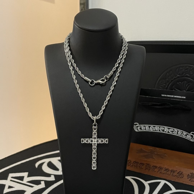 Ch*0me He**ts necklaces